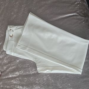 Nina Leonard, Size M, off white trousers